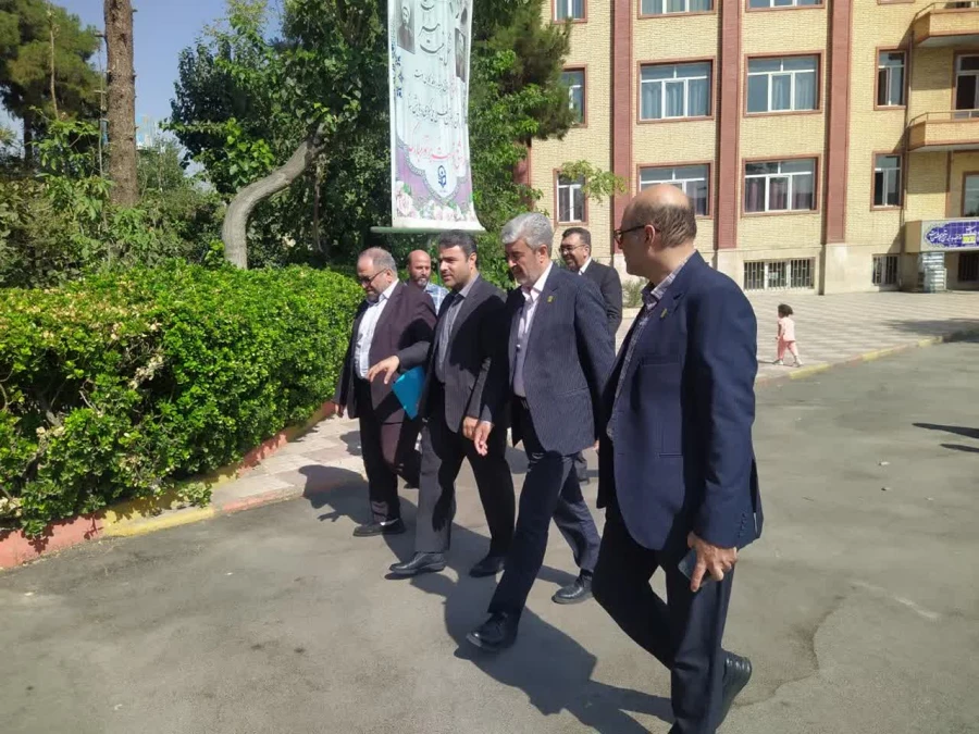 بازدید رییس دانشگاه فرهنگیان از روند برگزاری آزمون اصلح  6