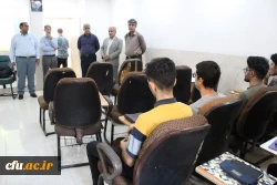 همزمان با آغاز سال تحصیلی در دانشگاه فرهنگیان استان بوشهر؛
اهدای گل به دانشجومعلمان توسط رئیس دانشگاه در کلاس های درس پردیس ها 3