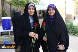 همزمان با آغاز سال تحصیلی در دانشگاه فرهنگیان استان بوشهر؛
اهدای گل به دانشجومعلمان توسط رئیس دانشگاه در کلاس های درس پردیس ها 2