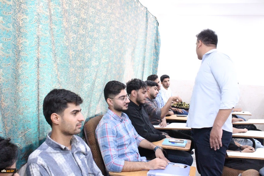 همزمان با آغاز سال تحصیلی در دانشگاه فرهنگیان استان بوشهر؛
اهدای گل به دانشجومعلمان توسط رئیس دانشگاه در کلاس های درس پردیس ها 4