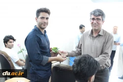 همزمان با آغاز سال تحصیلی در دانشگاه فرهنگیان استان بوشهر؛
اهدای گل به دانشجومعلمان توسط رئیس دانشگاه در کلاس های درس پردیس ها 5
