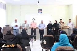 همزمان با آغاز سال تحصیلی در دانشگاه فرهنگیان استان بوشهر؛
اهدای گل به دانشجومعلمان توسط رئیس دانشگاه در کلاس های درس پردیس ها 7