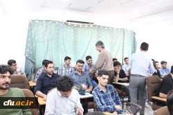 همزمان با آغاز سال تحصیلی در دانشگاه فرهنگیان استان بوشهر؛
اهدای گل به دانشجومعلمان توسط رئیس دانشگاه در کلاس های درس پردیس ها 6