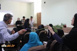 همزمان با آغاز سال تحصیلی در دانشگاه فرهنگیان استان بوشهر؛
اهدای گل به دانشجومعلمان توسط رئیس دانشگاه در کلاس های درس پردیس ها 10