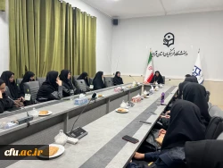 نشست صمیمی مشاور امور بانوان استانداری با دانشجومعلمان پردیس خواهران استان قزوین 2