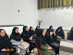 نشست صمیمی مشاور امور بانوان استانداری با دانشجومعلمان پردیس خواهران استان قزوین 8