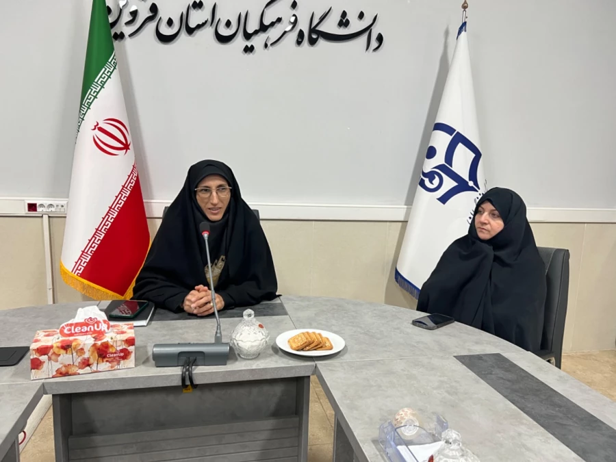 نشست صمیمی مشاور امور بانوان استانداری با دانشجومعلمان پردیس خواهران استان قزوین 13