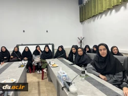 نشست صمیمی مشاور امور بانوان استانداری با دانشجومعلمان پردیس خواهران استان قزوین 15