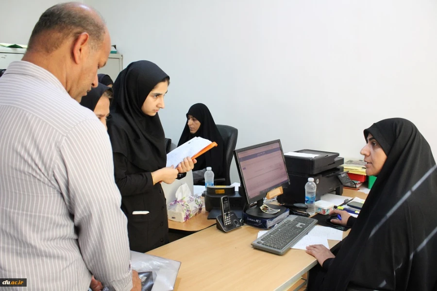 بازدید رئیس دانشگاه فرهنگیان استان بوشهر از روند ثبت نام حضوری نودانشجومعلمان دانشگاه 8