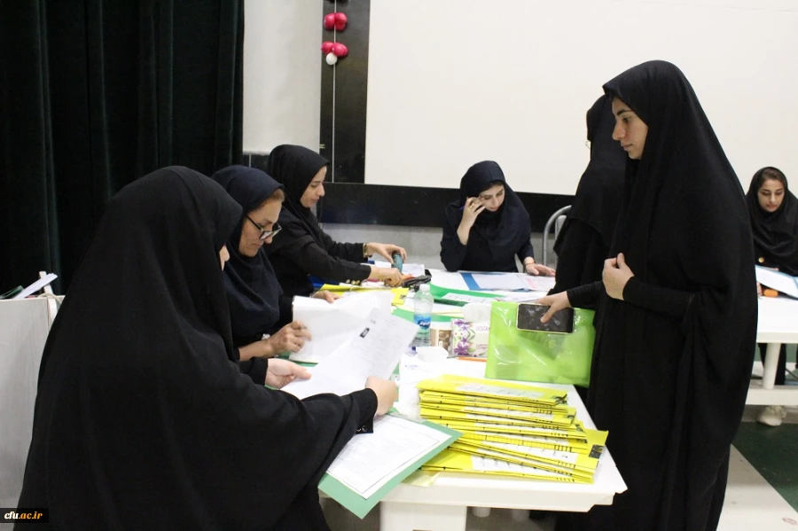 بازدید رئیس دانشگاه فرهنگیان استان بوشهر از روند ثبت نام حضوری نودانشجومعلمان دانشگاه 10