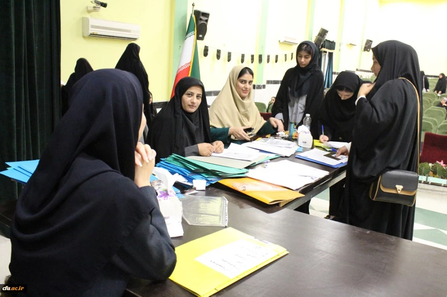 بازدید رئیس دانشگاه فرهنگیان استان بوشهر از روند ثبت نام حضوری نودانشجومعلمان دانشگاه 12