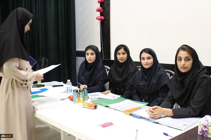 بازدید رئیس دانشگاه فرهنگیان استان بوشهر از روند ثبت نام حضوری نودانشجومعلمان دانشگاه 14