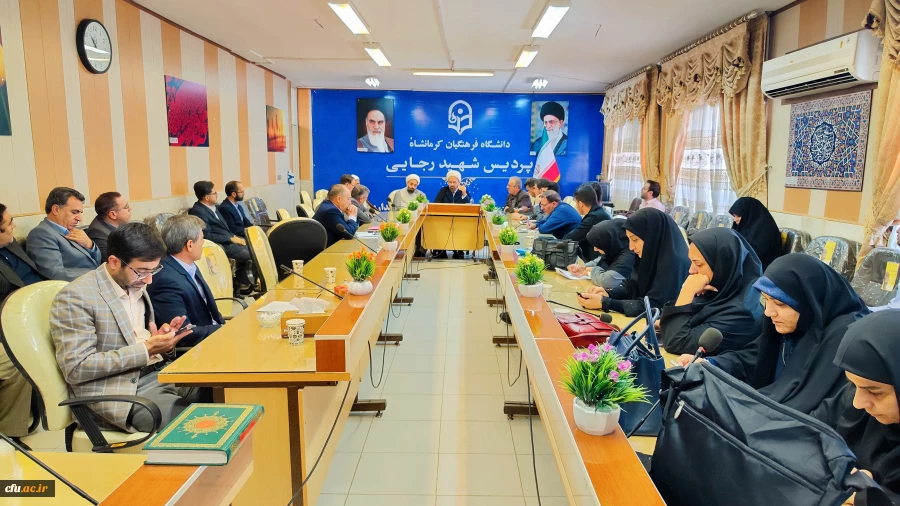 نشست هم اندیشی  اساتید دانشگاه فرهنگیان کرمانشاه با موضوع بررسی تحولات منطقه و جبهه مقاومت 6