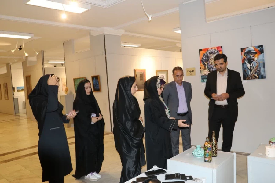 برگزاری نمایشگاه آثار هنری دانشجو معلمان هنر دانشگاه فرهنگیان  آذربایجان شرقی 3