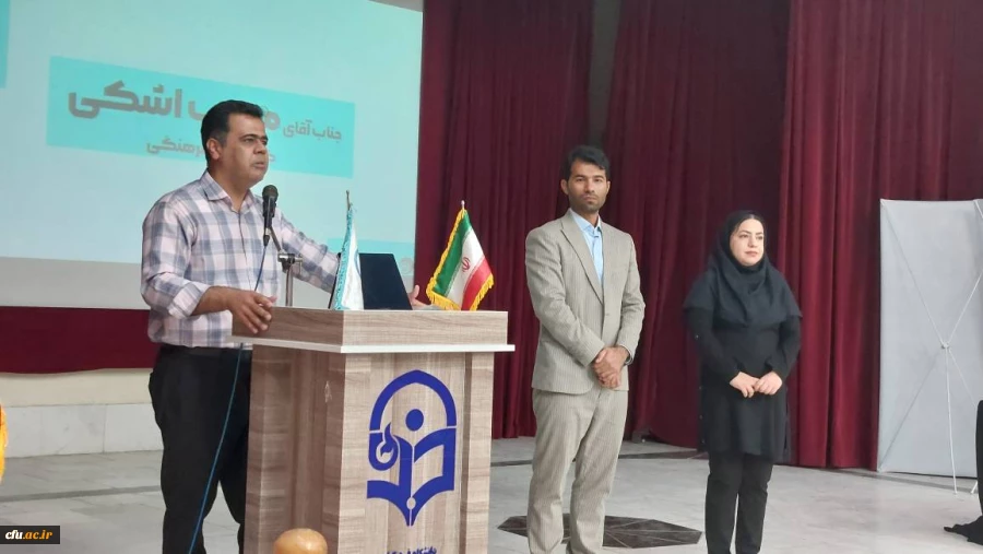 با حضور مدیر گروه دانشگاه فرهنگیان استان بوشهر؛
 برگزاری نشست معارفه ورودی های زبان ۱۴۰۳ پردیس علامه با گروه زبان دانشگاه 2