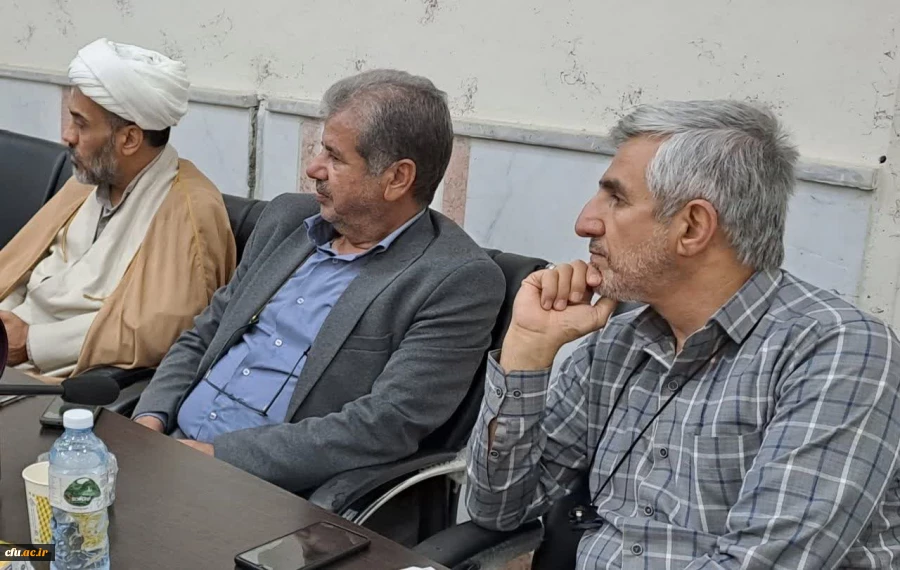 برگزاری نشست بررسی تحولات منطقه و عملیات وعده صادق ۲ برای اعضای هیات علمی و اساتید 5