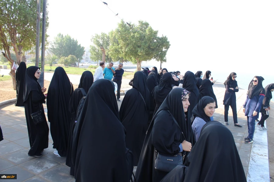 در ساحل شهر بوشهر؛
همایش پیاده روی دانشجومعلمان پردیس بنت الهدی صدر برگزار شد 9