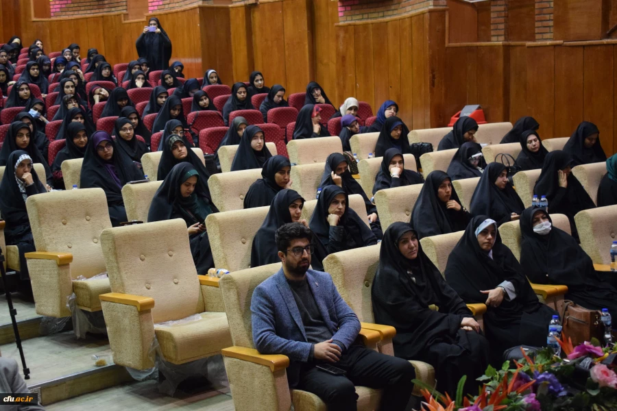 برگزاری نشست تخصصی «در دنیا چه می گذرد؟» در دانشگاه فرهنگیان کرمانشاه
 10