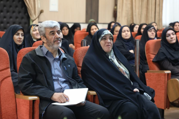 نخستین نشست هم اندیشی بانوان شاغل دانشگاه فرهنگیان با رئیس دانشگاه 3