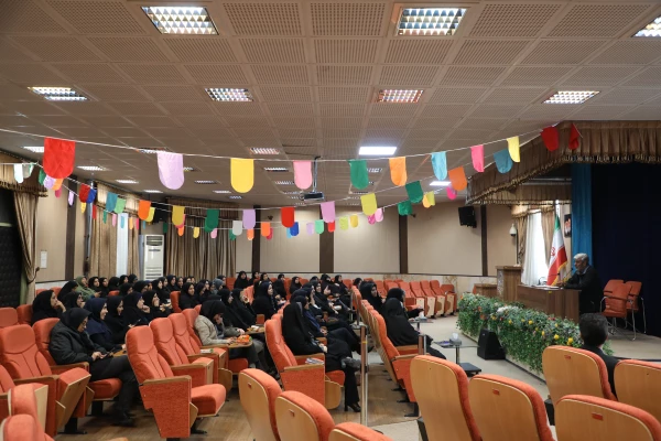 نخستین نشست هم اندیشی بانوان شاغل دانشگاه فرهنگیان با رئیس دانشگاه 8