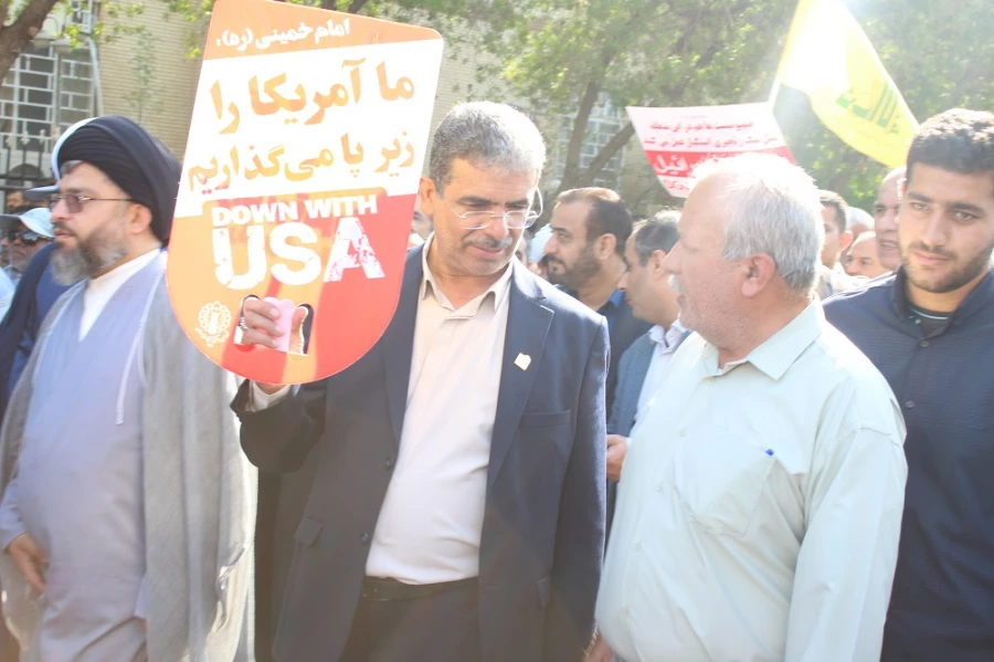 با حضور باشکوه رئیس، مسئولان، کارکنان، اساتید و دانشجومعلمان دانشگاه فرهنگیان استان بوشهر؛
راهپیمایی 13 آبان در بوشهر برگزار شد 2