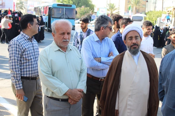 با حضور باشکوه رئیس، مسئولان، کارکنان، اساتید و دانشجومعلمان دانشگاه فرهنگیان استان بوشهر؛
راهپیمایی 13 آبان در بوشهر برگزار شد 2