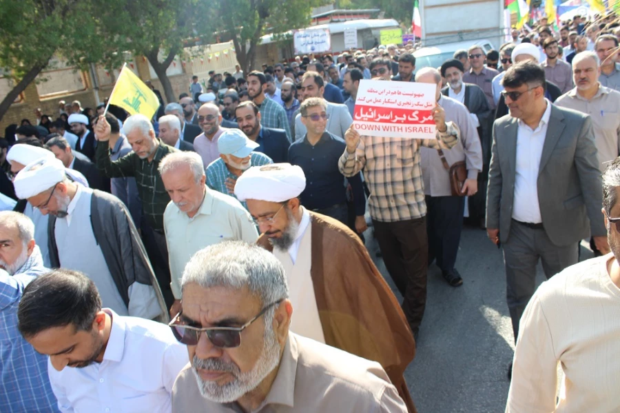 با حضور باشکوه رئیس، مسئولان، کارکنان، اساتید و دانشجومعلمان دانشگاه فرهنگیان استان بوشهر؛
راهپیمایی 13 آبان در بوشهر برگزار شد 4