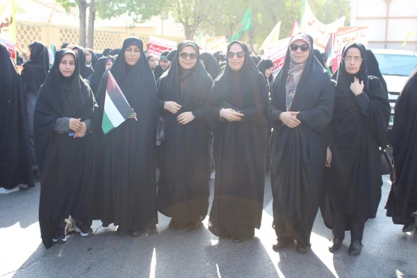 با حضور باشکوه رئیس، مسئولان، کارکنان، اساتید و دانشجومعلمان دانشگاه فرهنگیان استان بوشهر؛
راهپیمایی 13 آبان در بوشهر برگزار شد 10