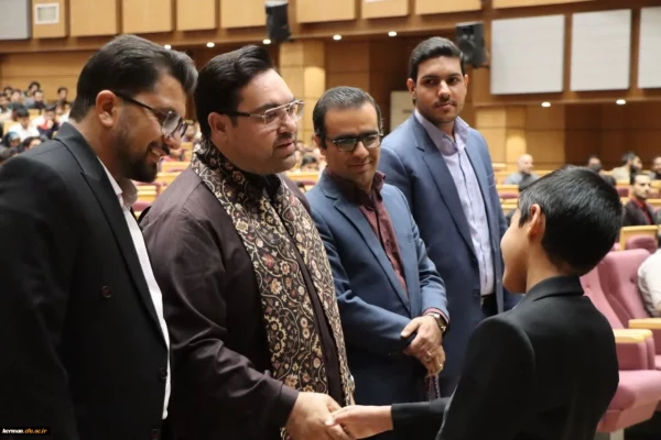 محفل بزرگ انس با قرآن کریم
 5