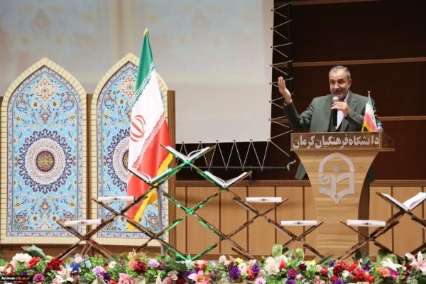 محفل بزرگ انس با قرآن کریم
 10