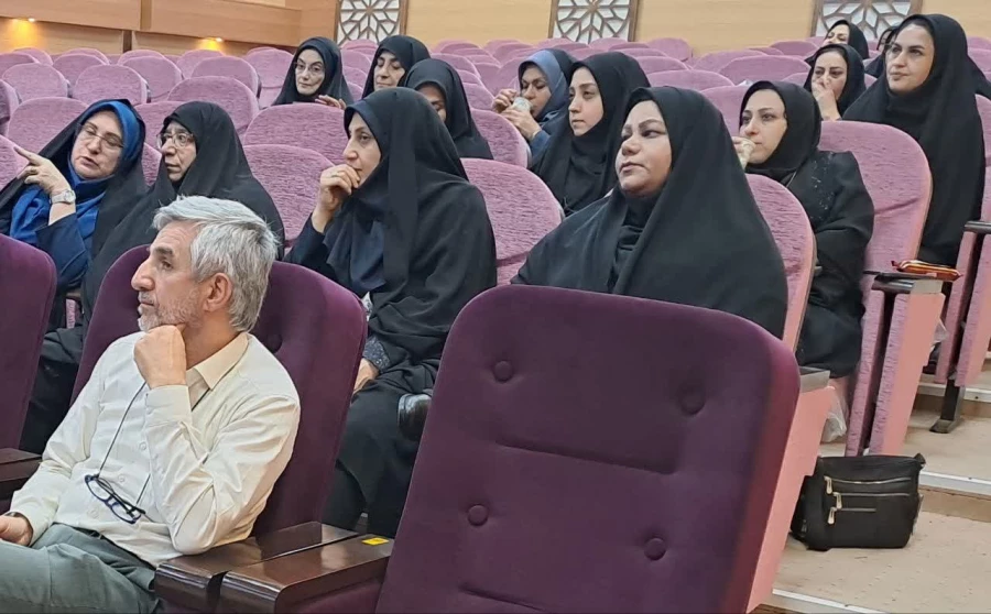 جلسه هم اندیشی با موضوع نقش آفرینی اساتید در مقابله با جنگ شناختی در صحنه دانشگاه 7