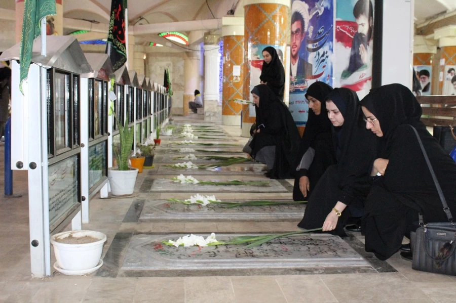 برگزاری آئین تجدید میثاق با شهدا مسئولان و کارکنان دانشگاه فرهنگیان استان بوشهر 5