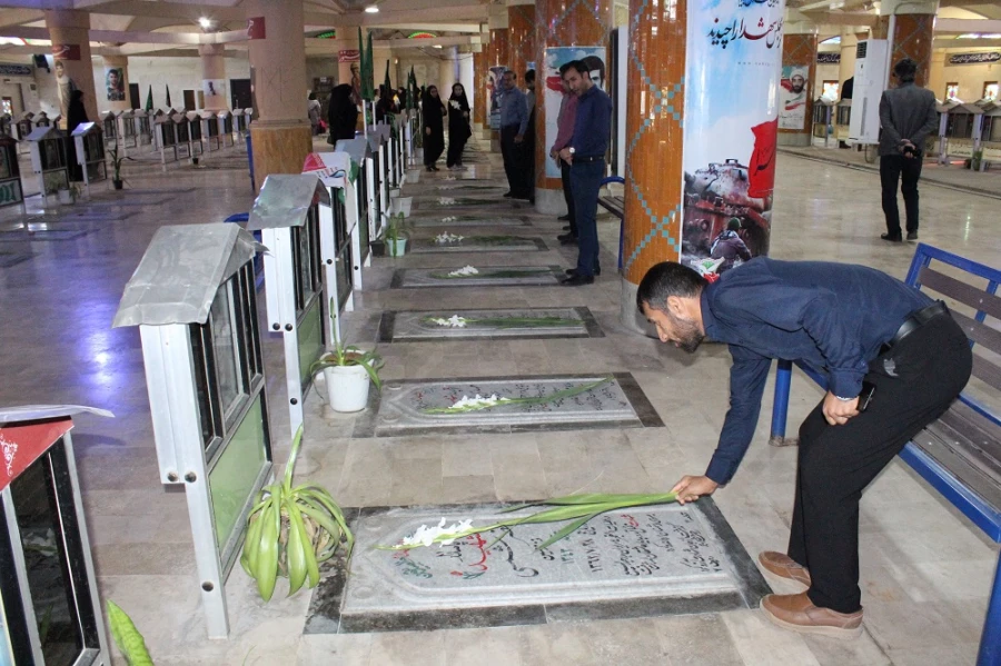 برگزاری آئین تجدید میثاق با شهدا مسئولان و کارکنان دانشگاه فرهنگیان استان بوشهر 9