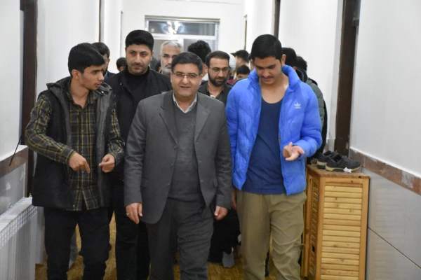 حضور استاندار چهارمحال و بختیاری در بین دانشجو معلمان 2