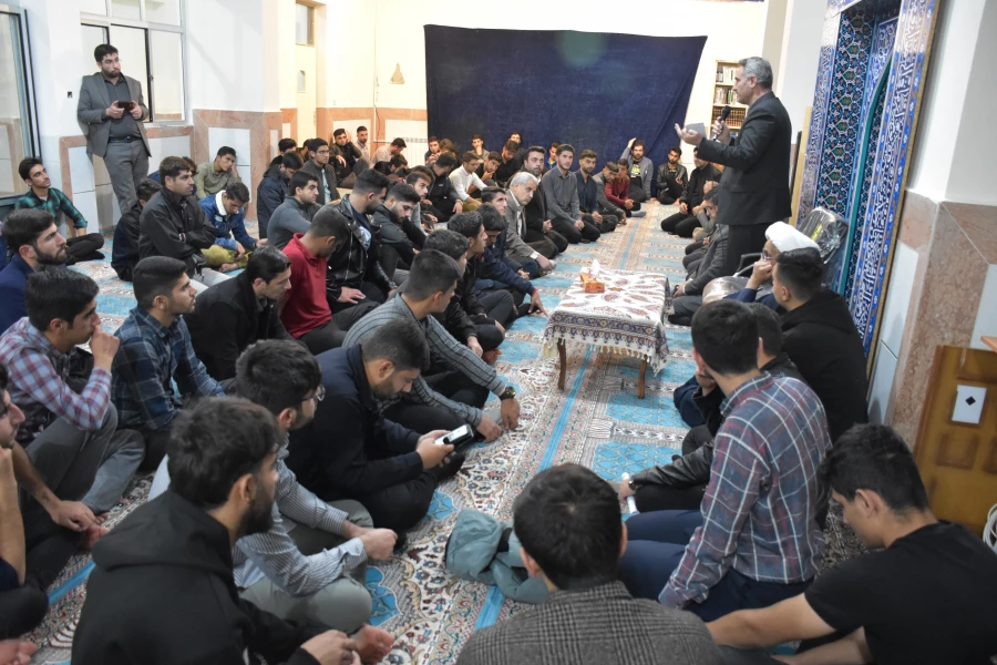 حضور استاندار چهارمحال و بختیاری در بین دانشجو معلمان 7