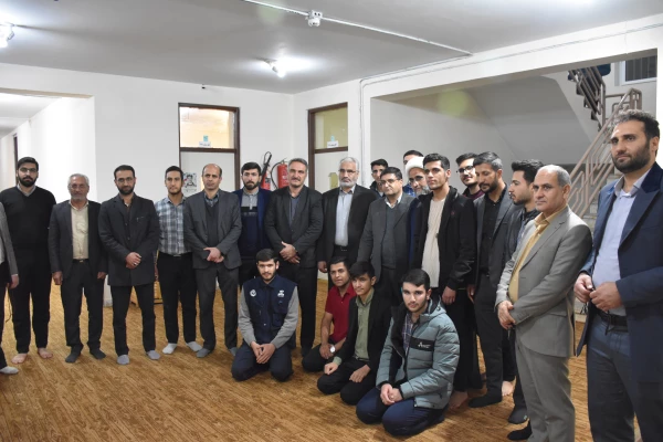 حضور استاندار چهارمحال و بختیاری در بین دانشجو معلمان 11