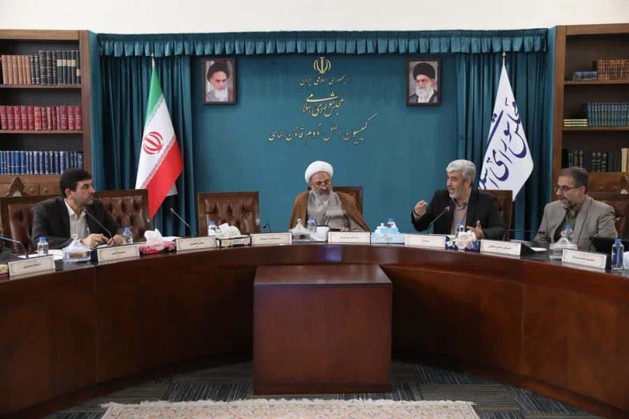 كشوري في توضيح اجتماع لجنة المادة التسعين من الدستور:
يسعى المجلس لمساعدة جامعة فرهنجيان في تحقيق التقدم في مجال التعليم والتربية.
 4