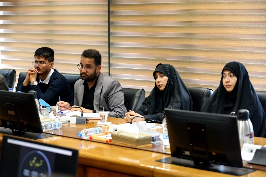 از پیگیری مشکلات صدور کارت پایان خدمت و ادامه تحصیل نومعلمان تا کمک به زمینه سازی اجرای سند تحول بنیادین  در مدرسه 
 6