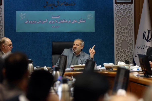 از پیگیری مشکلات صدور کارت پایان خدمت و ادامه تحصیل نومعلمان تا کمک به زمینه سازی اجرای سند تحول بنیادین  در مدرسه 
 11