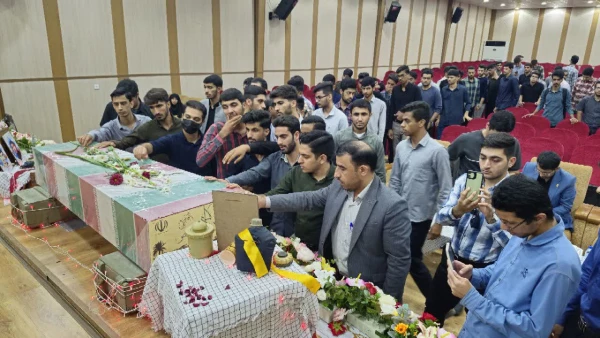 همزمان با ایام شهادت حضرت فاطمه زهرا سلام علیها، مراسم تشییع شهید گمنام در پردیس شهید بهشتی فرهنگیان هرمزگان
 13