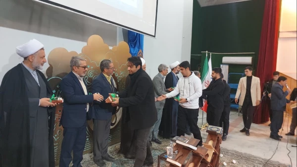 ویژه برنامه قرآن؛ معنویت، مقاومت و شهادت
 10