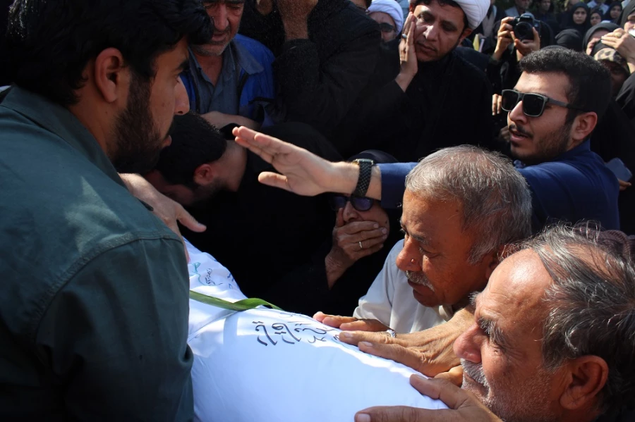 در دانشگاه فرهنگیان استان بوشهر؛
پیکر پاک شهید 17 ساله خوشنام دفاع مقدس تشییع و تدفین شد 8