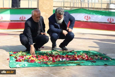 پیکر پاک شهید 17 ساله خوشنام دفاع مقدس تشییع و تدفین شد

در آئینی همزمان با سالروز شهادت حضرت فاطمه (س) و با حضور نماینده ولی فقیه در استان و امام جمعه بوشهر، غلامحسن علیزاده، مدیرکل شاهد و ایثارگران دانشگاه فرهنگیان و اردشیر جلیلیان، کارشناس امور شاهد و ایثارگر دانشگاه فرهنگیان، پیکر پاک شهید ۱۷ ساله خوشنام دفاع مقدس در پردیس علامه طباطبایی دانشگاه فرهنگیان استان بوشهر بر دستان مسئولان، مردم شهیدپرور و دانشگاهیان استان تشییع و تدفین شد.