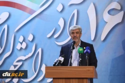 محور تمام برنامه های دانشگاه فرهنگیان دانشجومعلمان هستند
 2