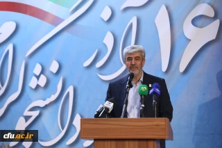 رئیس دانشگاه فرهنگیان در آیین گرامیداشت روز دانشجو:

محور تمام برنامه های دانشگاه فرهنگیان دانشجومعلمان هستند
