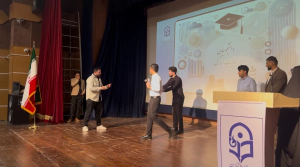 تبیین دستاوردهای انقلاب و امیدآفرینی رسالت بزرگ دانشجویان است. 4