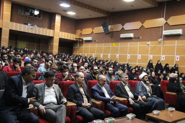 تبیین دستاوردهای انقلاب و امیدآفرینی رسالت بزرگ دانشجویان است. 7