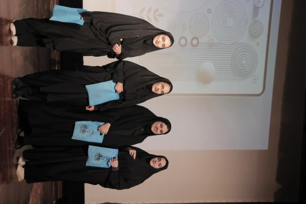 تبیین دستاوردهای انقلاب و امیدآفرینی رسالت بزرگ دانشجویان است. 8