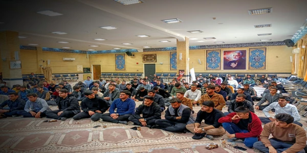 امام جمعه ایلام: تربیت نسل سالم و متعهد، مهم ترین رسالت معلمان است. 4