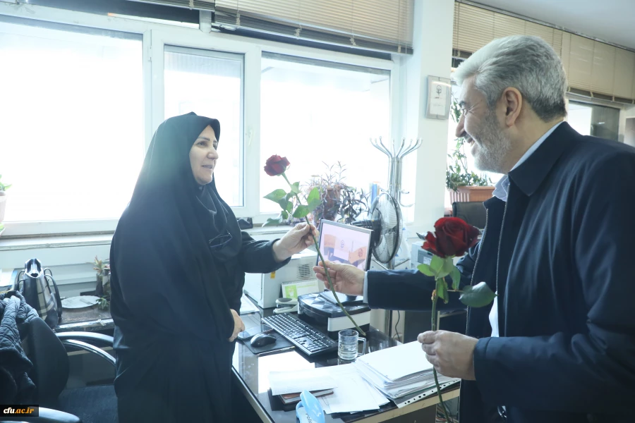 گزارش تصویری دیدار رییس دانشگاه فرهنگیان 
با کارکنان سازمان مرکزی به مناسبت ولادت حضرت فاطمه  زهرا (س)  و روز زن 10